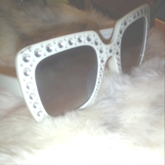 "Foster Grant" Little Girl's Yasmin Silver Dimple White  Square Frame Sunglasses - Picture 4 of 4